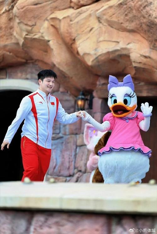 海港亚冠赛前Vlog：吉祥物伊戈已量产；林皇再度作客上海滩