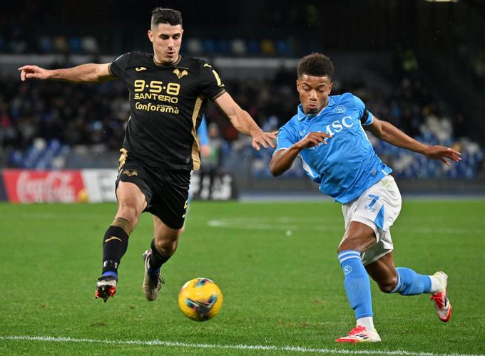 意甲综合：内雷斯“双响” 那不勒斯暂登榜首