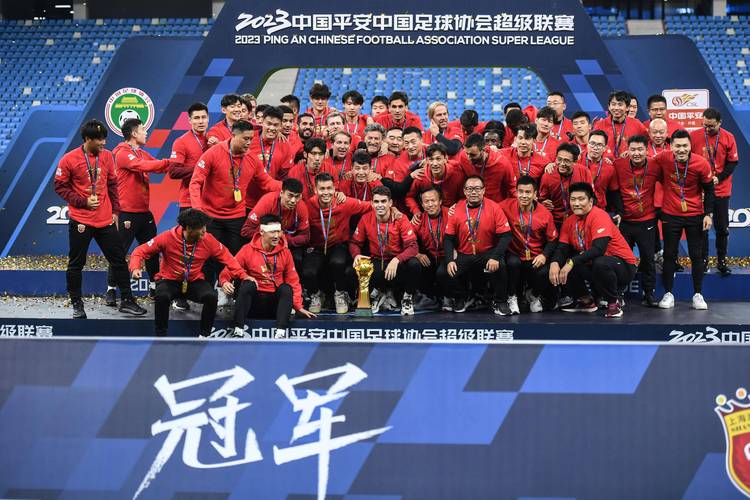 成功卫冕！上海海港夺得2025赛季中超联赛冠军