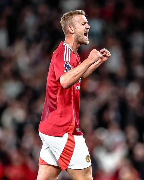 打进绝平进球，德利赫特赛后当选曼联队内最佳