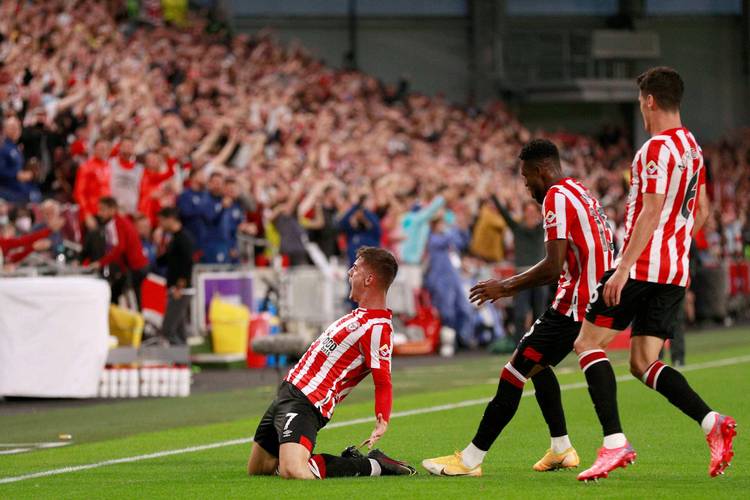 布伦特福德单一自然年依靠界外球攻入6粒主场进球，08年斯托克城后首队